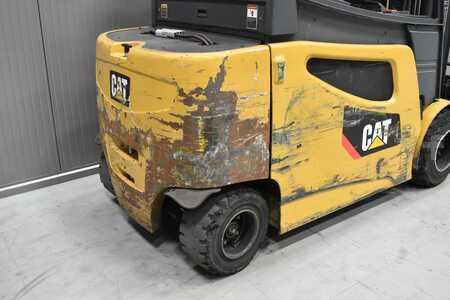 Eléctrico - 4 rodas 2018  CAT Lift Trucks 2EP6500 (8)