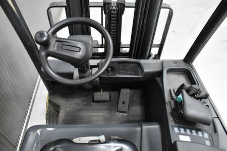 Sähkö - 4 pyör 2018  CAT Lift Trucks 2EP6000 (7)