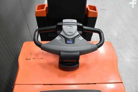 Gerbeurs à conducteur porté debout 2017  Toyota OSE 250 (7)