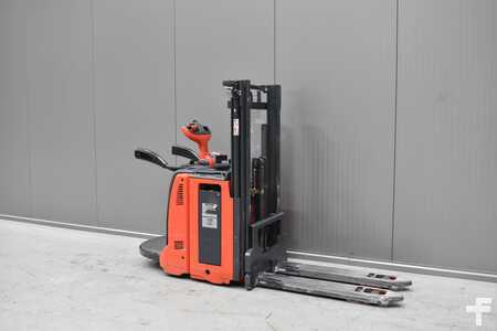 Hochhubwagen 2017  Linde D 12 AP (1)