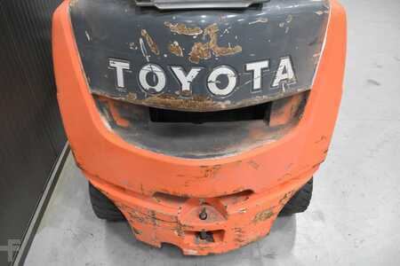 Gasoltruck 2011  Toyota 02-8FGKF20 (9)