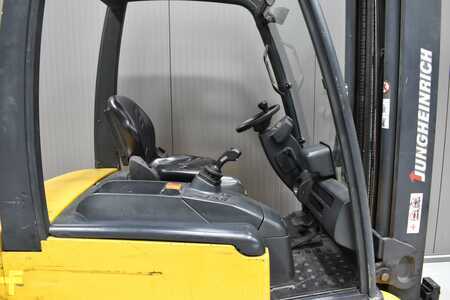 Sähkö - 4 pyör 2001  Jungheinrich EFG-VAC 22 (5)