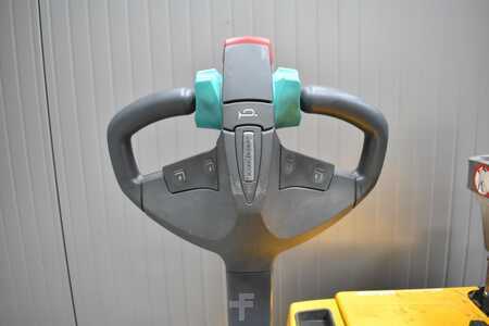 Hochhubwagen 2018  Jungheinrich EJD 220 (6)