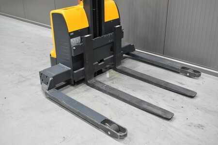 Stapelaars 2014  Jungheinrich EMC B10 (5)