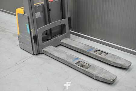 Pallet Stackers 2018  Jungheinrich EJC M10 (5)