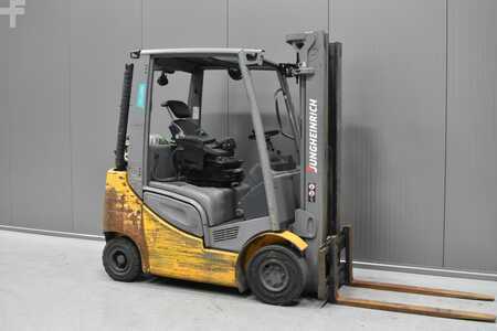 Wózki gazowe 2019  Jungheinrich TFG 320s (1)