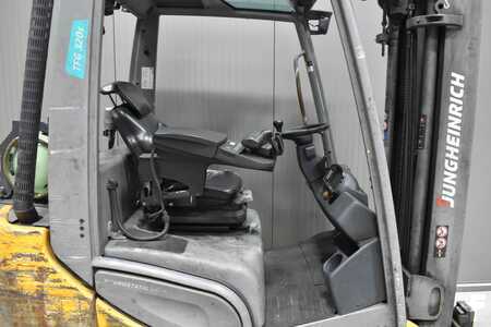 Wózki gazowe 2019  Jungheinrich TFG 320s (5)