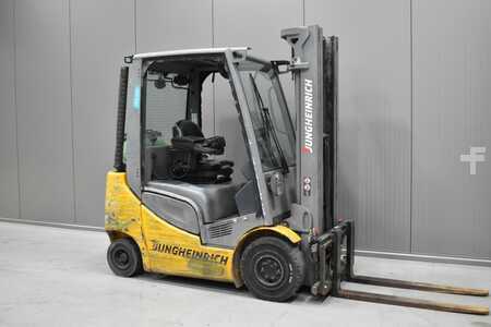 Gázüzemű targoncák 2016  Jungheinrich TFG 320s (1)