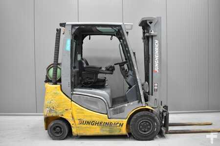 Gázüzemű targoncák 2016  Jungheinrich TFG 320s (3)