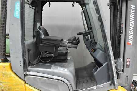 Gázüzemű targoncák 2016  Jungheinrich TFG 320s (5)