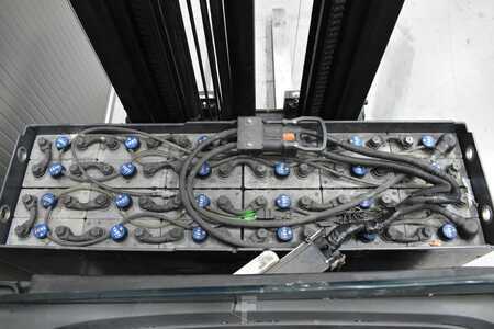 Carretilla retráctil 2019  Toyota RRE 140 H (10)