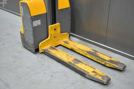 Magasemelésű béka 2016  Jungheinrich EMC110 (5)