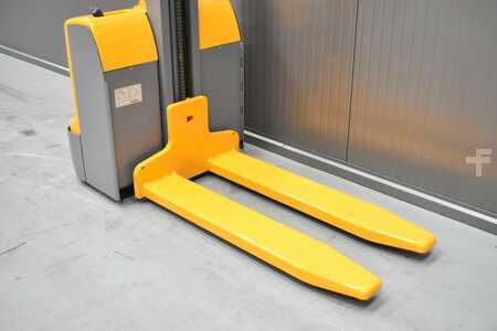 Magasemelésű béka 2016  Jungheinrich EMC 110 (5)