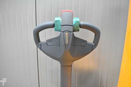 Magasemelésű béka 2016  Jungheinrich EMC 110 (6)