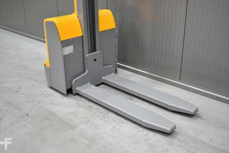 Magasemelésű béka 2018  Jungheinrich EMC 110 (5)