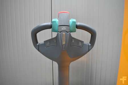 Magasemelésű béka 2016  Jungheinrich EMC 110 (6)