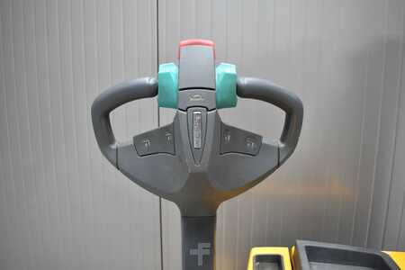 Apilador eléctrico 2016  Jungheinrich EJD 220 (6)