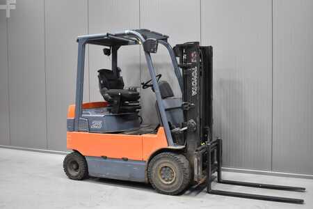 4-wiel elektrische heftrucks 2002  Toyota 7FBMF25 (1)