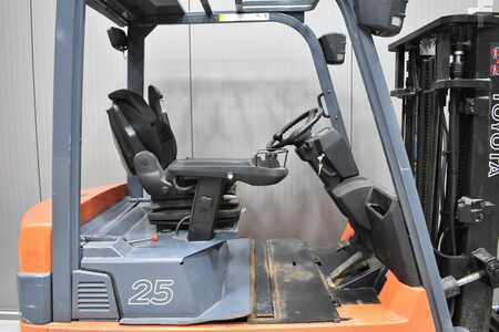 4-wiel elektrische heftrucks 2002  Toyota 7FBMF25 (5)