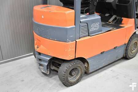 4-wiel elektrische heftrucks 2002  Toyota 7FBMF25 (8)