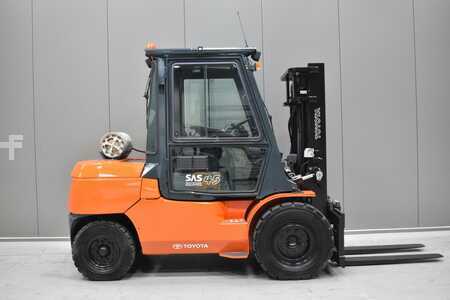 Nestekaasutrukki 2008  Toyota 02-7FG40 (3)