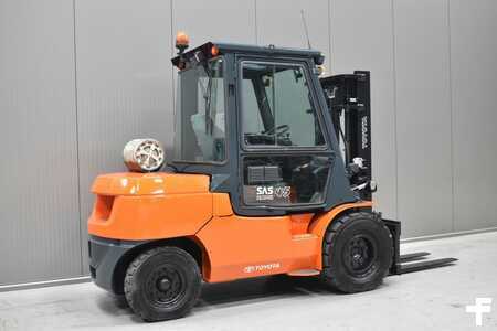 Nestekaasutrukki 2008  Toyota 02-7FG40 (4)