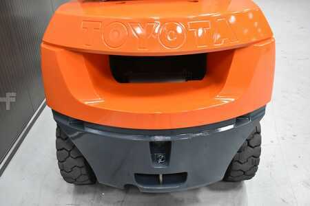 Nestekaasutrukki 2008  Toyota 02-7FG40 (9)