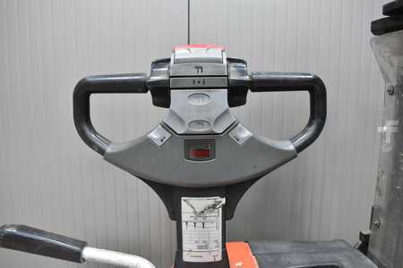 Gerbeurs 2008  BT SPE 200D (6)