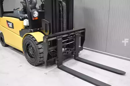 Elektro čtyřkolový VZV 2012  CAT Lift Trucks EP 40 (6)