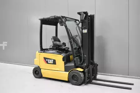 Elektryczne 4-kołowe 2019  CAT Lift Trucks EP 20 AN (1)
