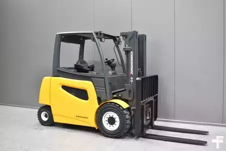 Sähkö - 4 pyör 2015  Jungheinrich EFG 535 k (1)