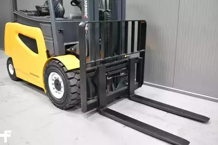 Sähkö - 4 pyör 2015  Jungheinrich EFG 535 k (6)