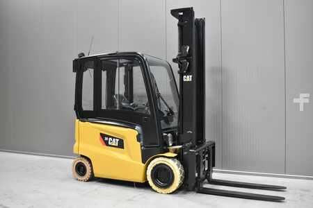 Eléctrico - 4 rodas 2016  CAT Lift Trucks EP 30 CN (1)