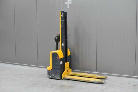 Magasemelésű béka 2012  Jungheinrich EMC 110 (1)