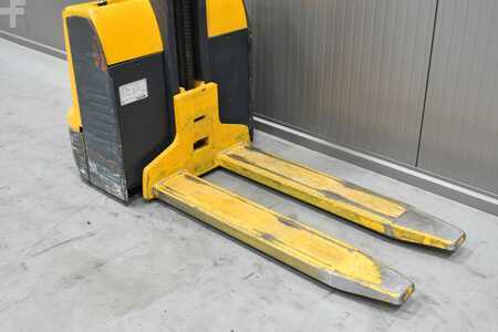 Magasemelésű béka 2012  Jungheinrich EMC 110 (5)