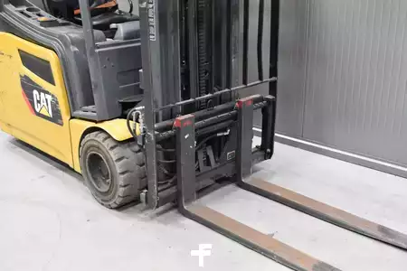 3-wiel elektrische heftrucks 2017  CAT Lift Trucks 2ET4000 (6)