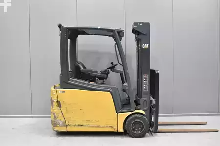 3-wiel elektrische heftrucks 2014  CAT Lift Trucks 2ET4000 (3)