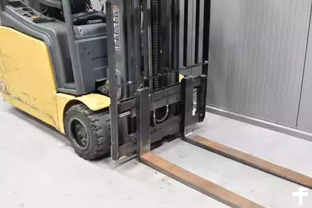 3-wiel elektrische heftrucks 2014  CAT Lift Trucks 2ET4000 (6)