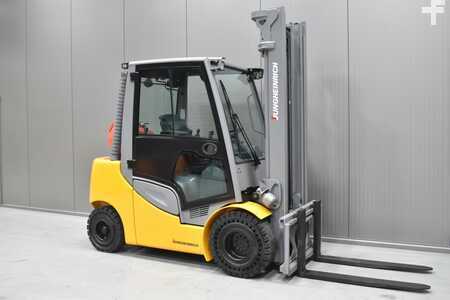 Gázüzemű targoncák 2019  Jungheinrich TFG 430s (1)