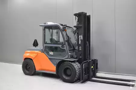 Dízel targoncák 2017  Toyota 40-8FD70N (1)