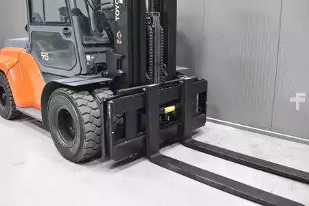 Dízel targoncák 2017  Toyota 40-8FD70N (6)