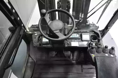 Dízel targoncák 2017  Toyota 40-8FD70N (7)