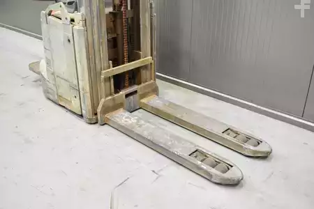 Apilador eléctrico 2019  Toyota SPE 120L (5)