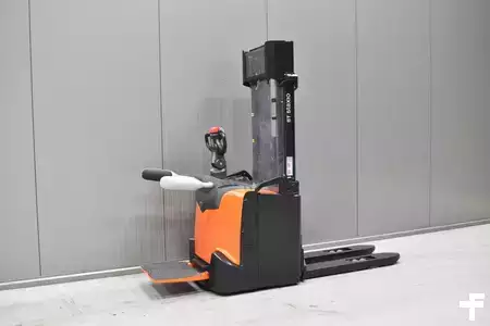 Apilador eléctrico 2019  Toyota SPE 120 (4)