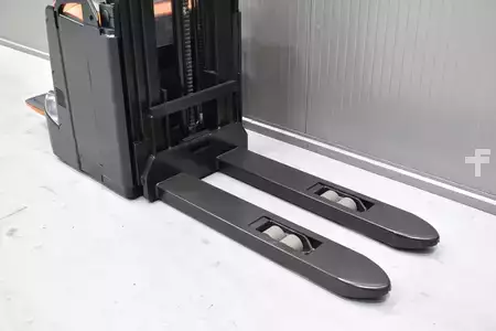 Apilador eléctrico 2019  Toyota SPE 120 (5)