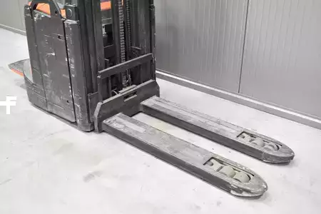 Apilador eléctrico 2018  Toyota SPE 120L (5)