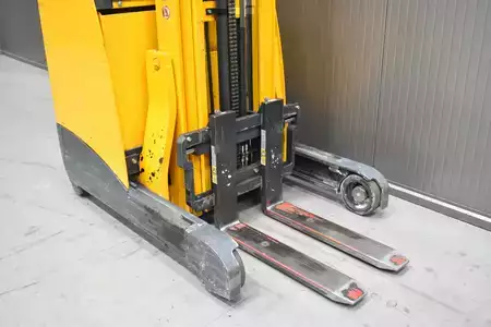 Työntömastotrukki 2013  Jungheinrich ETV 110 (6)