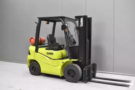 Gas truck 2017  Clark GTS 25L (1)