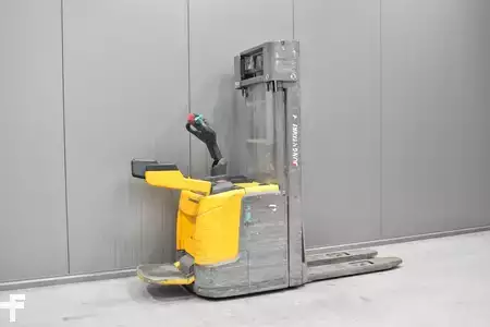 Ruční vysokozdvižný vozík 2017  Jungheinrich ERC 220 (4)