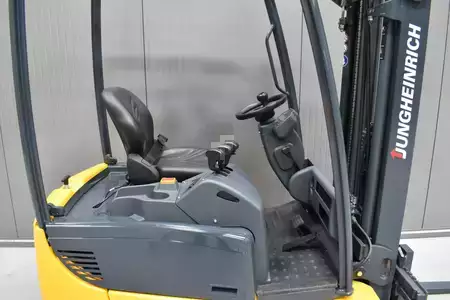 Carrelli elettrici 3 ruote 2014  Jungheinrich EFG 115 (5)